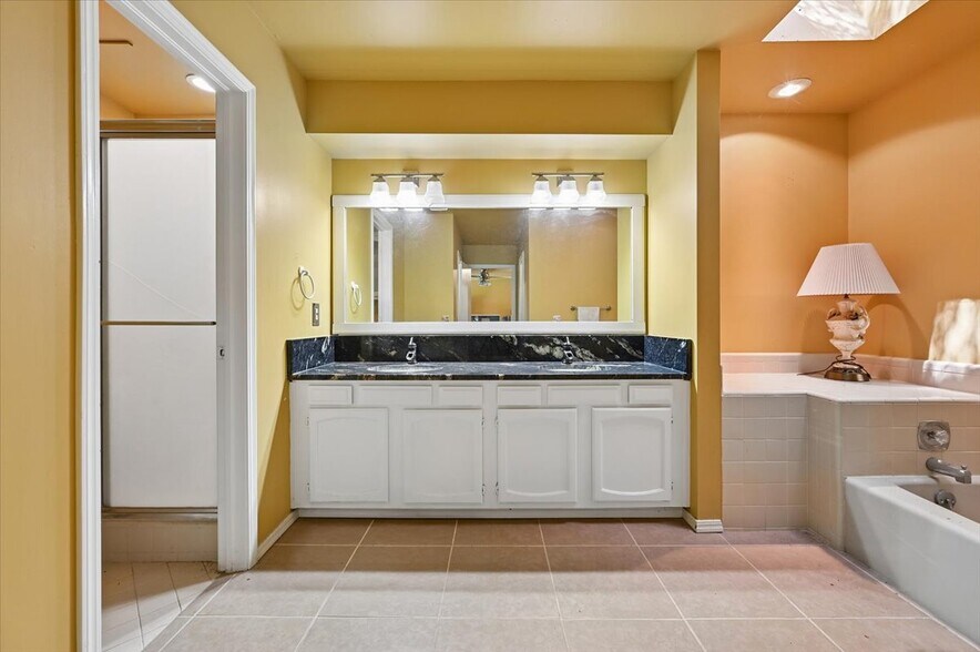 More Photos Of 4940 E 73rd St, Tulsa Office For Sale