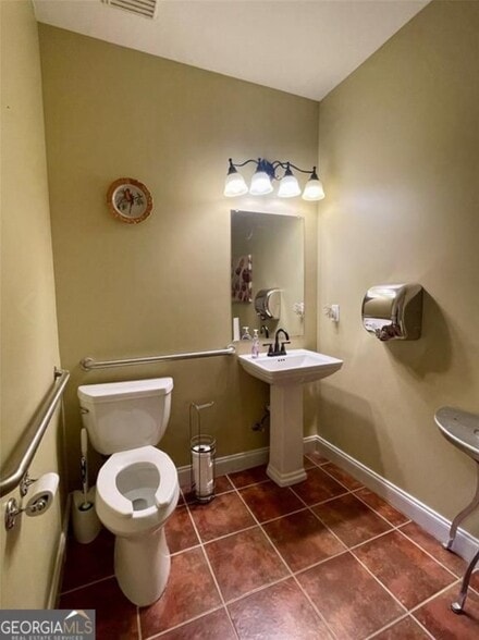 More Photos Of 950 Dannon View, Atlanta Office Residential For Sale