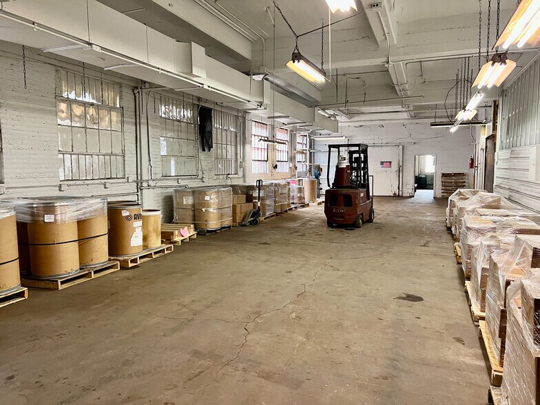 More Photos Of 4437-4447 W Rice St, Chicago Warehouse For Lease