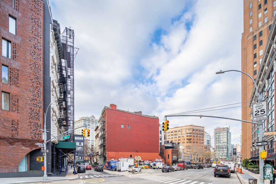 More Photos Of 12 White St, New York Apartments For Lease