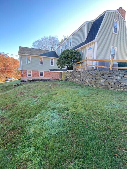 More Photos Of 381 Hubbard St, Glastonbury Loft Creative Space For Lease