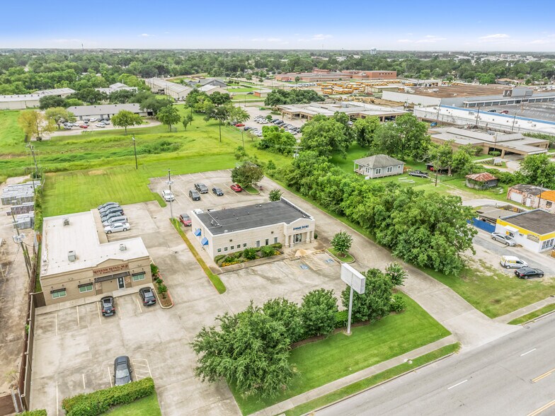 More Photos Of 3095 College St, Beaumont Medical For Sale