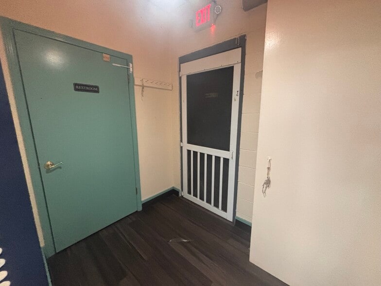 More Photos Of 928 S Park St, Carrollton Storefront Retail Office For Lease