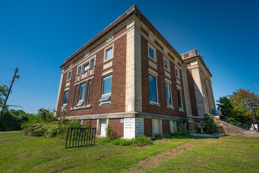 More Photos Of 401 E Broadway St, Muskogee Lodge Meeting Hall For Sale