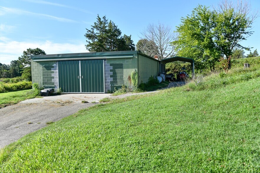 More Photos Of 36 Wedgewood Dr, Farmville Golf Course Driving Range For Sale