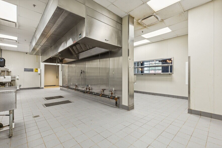 More Photos Of 340 Singleton Blvd, Dallas Restaurant For Lease