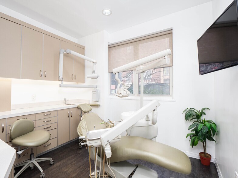 More Photos Of 130 E 63rd St, New York Apartments For Sale