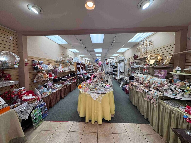 More Photos Of 2251-2259 Honolulu Ave, Montrose Storefront Retail Office For Lease