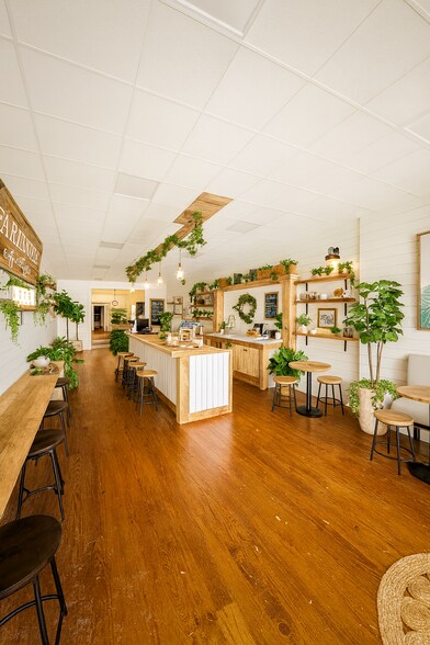 More Photos Of 100 Musgrove St, Clinton Storefront Retail Office For Lease