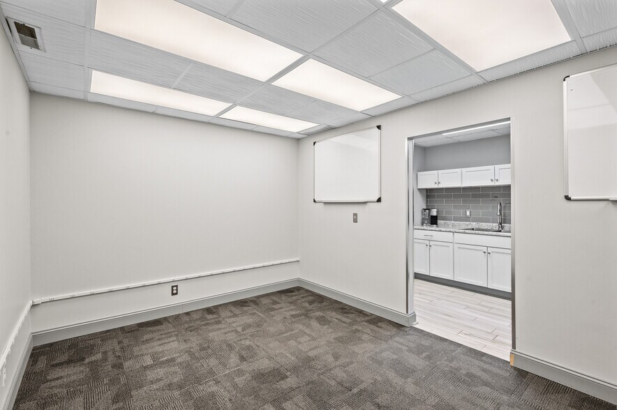 More Photos Of 4920-4934 Lincoln Dr, Edina Office For Sale
