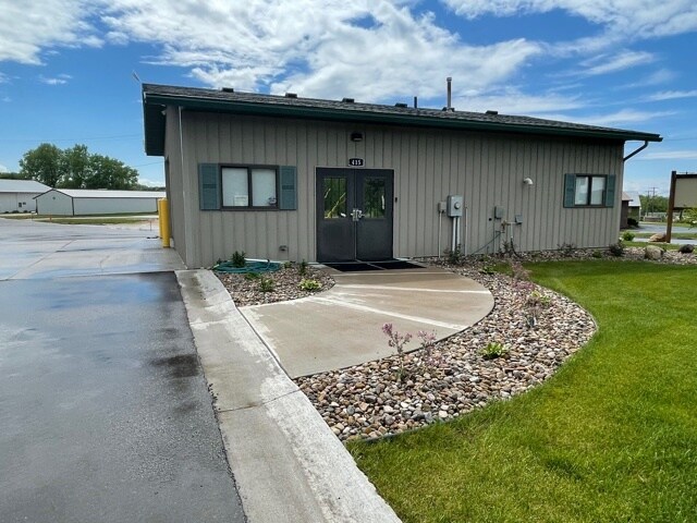 More Photos Of 405-415 Guernsey Ln, Red Wing Warehouse For Sale