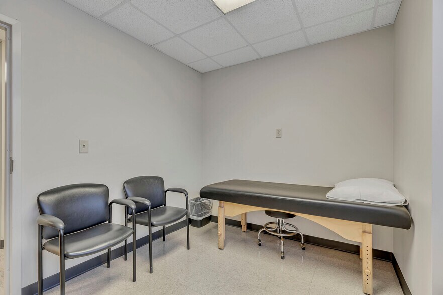 More Photos Of 2004 Hayes St, Nashville Medical For Lease