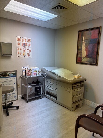 More Photos Of 2400 Harbor Blvd, Port Charlotte Medical For Sale