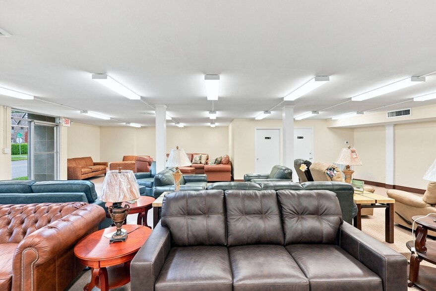 More Photos Of 3506 Memorial Ave, Lynchburg Office For Sale