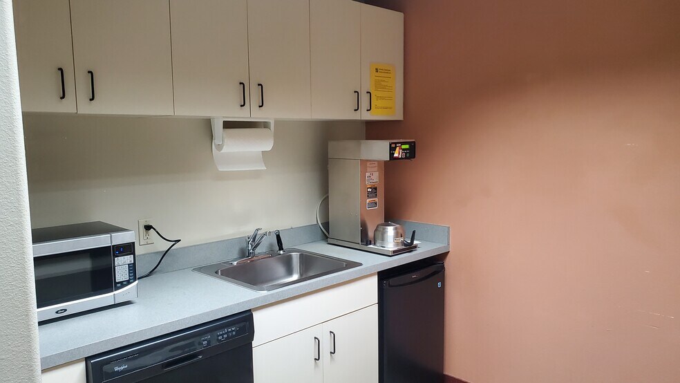 More Photos Of 123 Easy St, Wenatchee Office For Lease