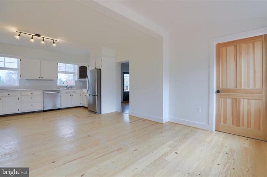 More Photos Of 936-940 Lititz Pike, Lititz Flex For Sale