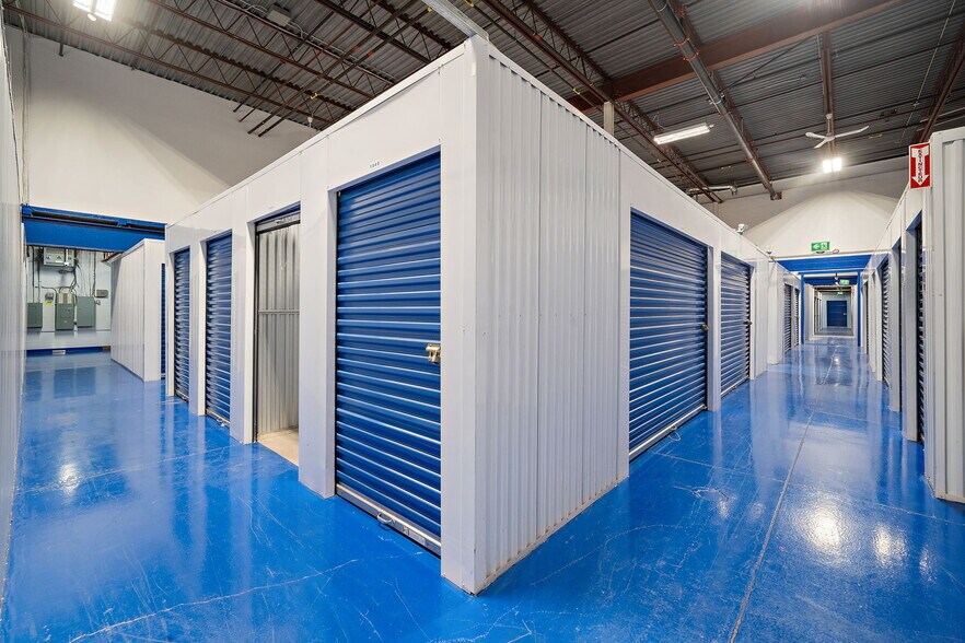 More Photos Of 403-409 Rue Saint-Roch, Montréal Warehouse For Lease