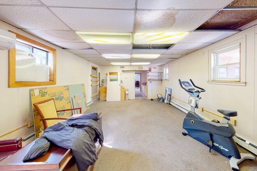 More Photos Of 649 Main St, Waltham Storefront For Sale