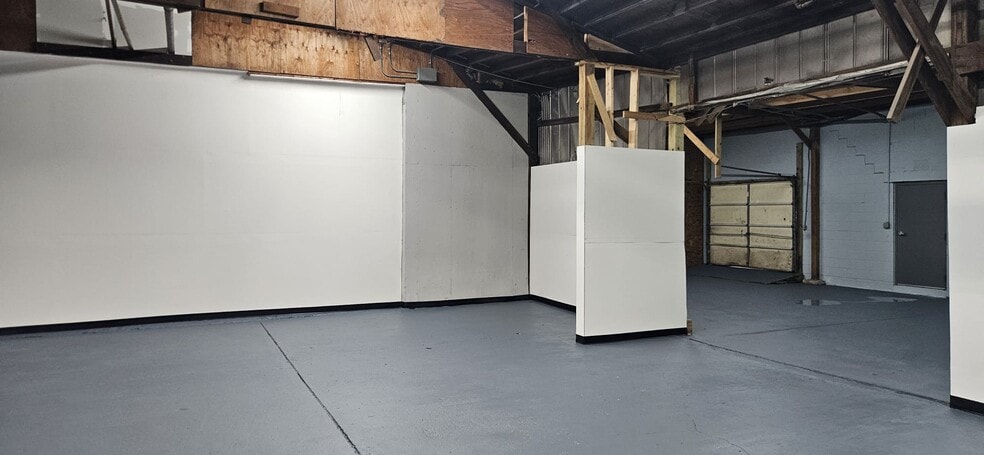 More Photos Of 400 Railroad St, Pittsburgh Warehouse For Lease