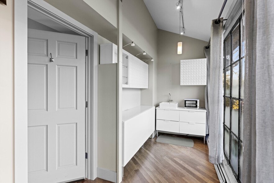 More Photos Of 6610 Lower York Rd, New Hope Freestanding For Sale