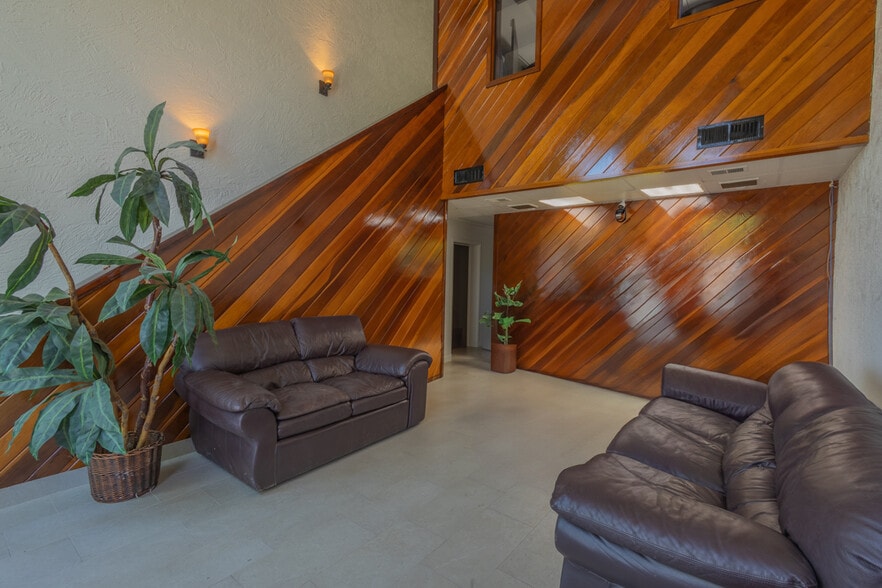 More Photos Of 1095 E Indian School Rd, Phoenix Loft Creative Space For Sale