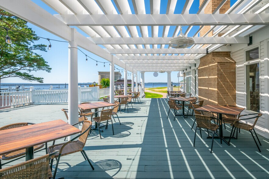 More Photos Of 738 E Main St, Belhaven Hotel For Sale