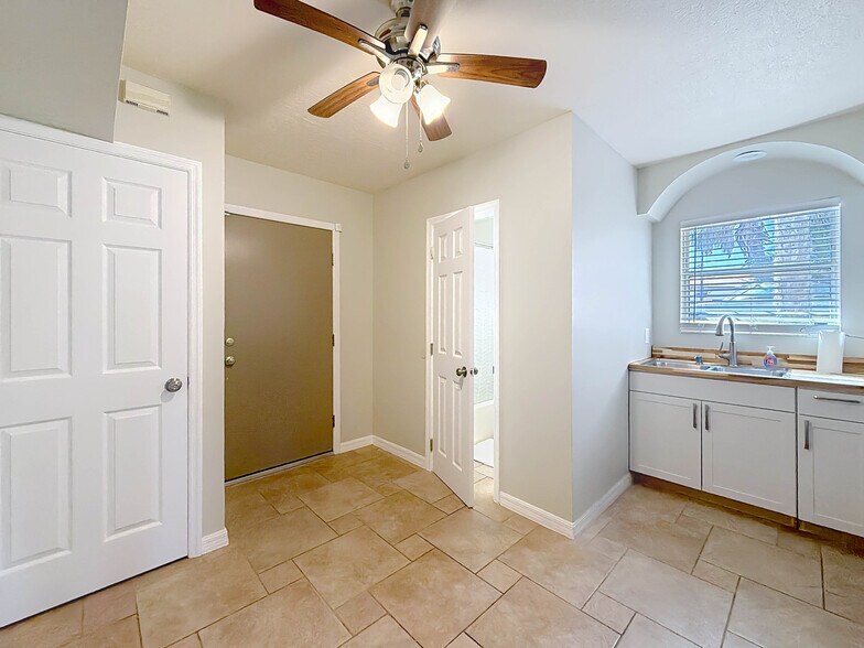 More Photos Of 421 NW 14th Pl, Crystal River Apartments For Sale
