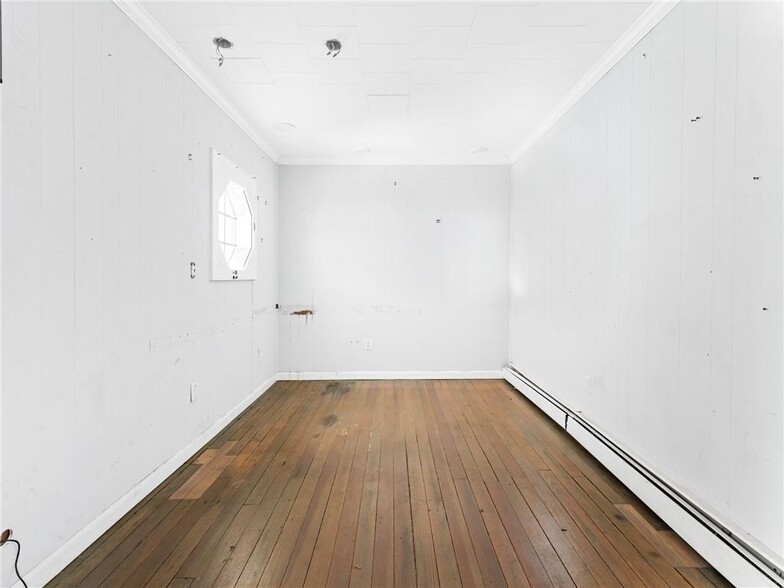 More Photos Of 2291 W Shore Rd, Warwick Showroom For Sale