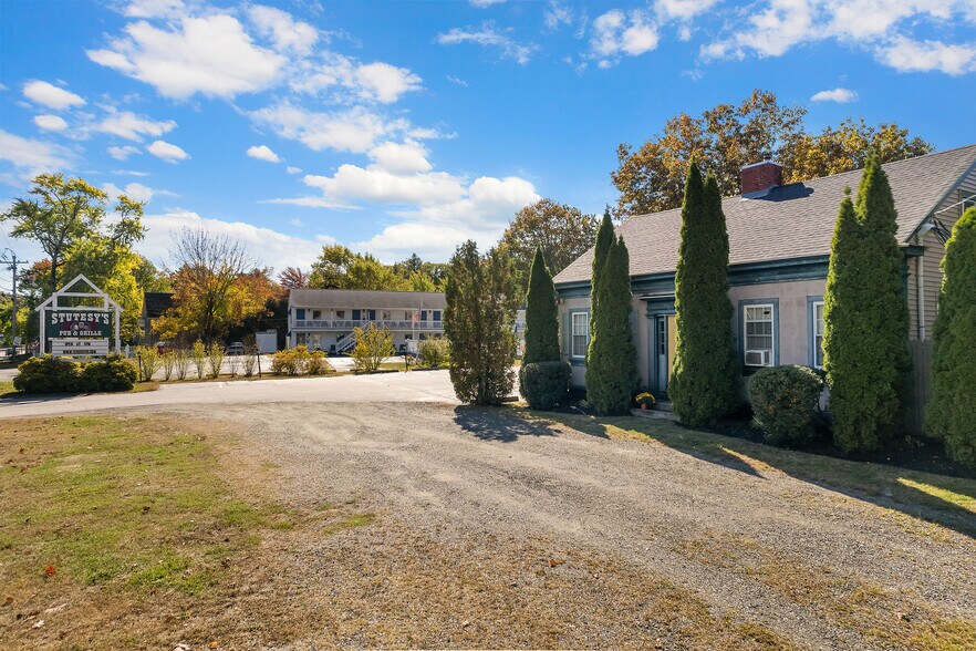 More Photos Of 52 Post Rd, Wells Restaurant For Sale