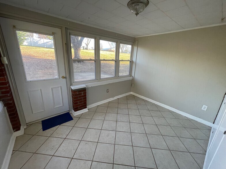 More Photos Of 2745 Orange Ave NE, Roanoke Office For Sale