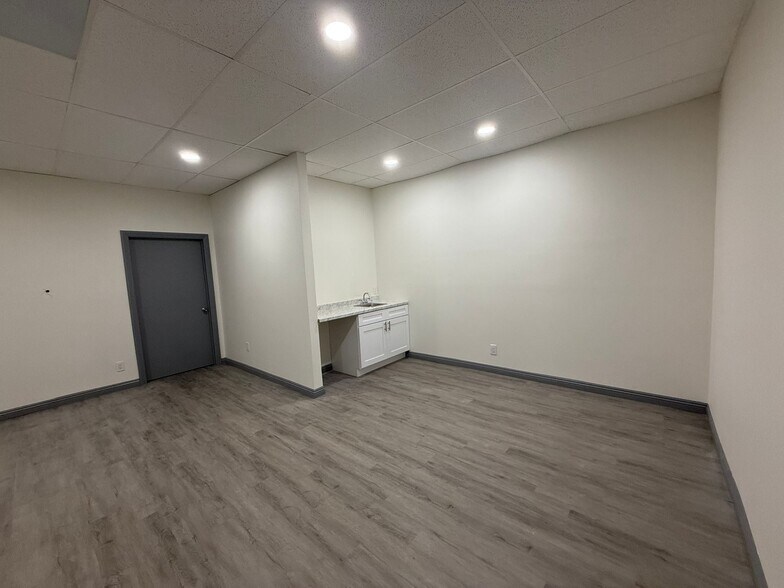 More Photos Of 1619-1623 S Minnie St, Santa Ana Flex For Sale