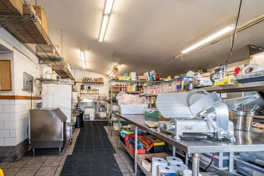 More Photos Of 259 6th St, Port Orford Restaurant For Sale