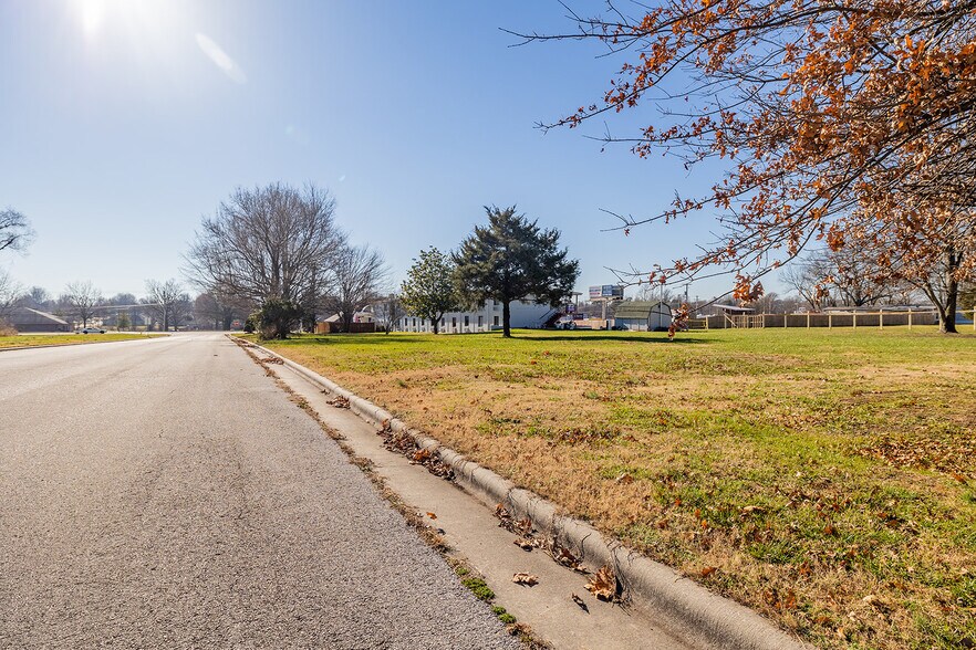 More Photos Of 3811 W Chestnut Expy, Springfield Hotel For Sale
