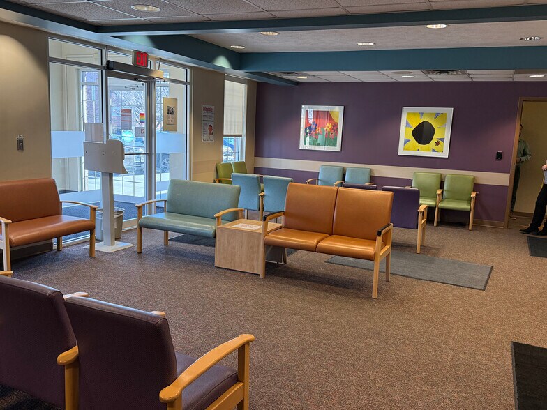 More Photos Of 16909 Q St, Omaha Medical For Lease