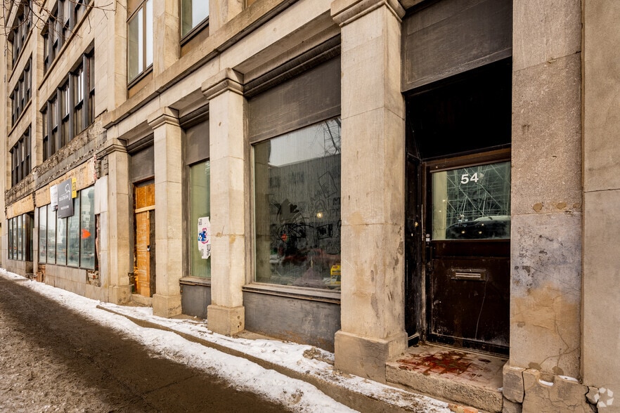 More Photos Of 44-54 Rue Saint-Antoine O, Montréal Office For Sale