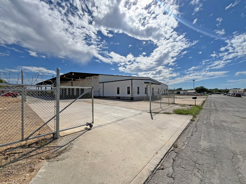 Primary Photo Of 4726 Dodge St, San Antonio Distribution For Lease