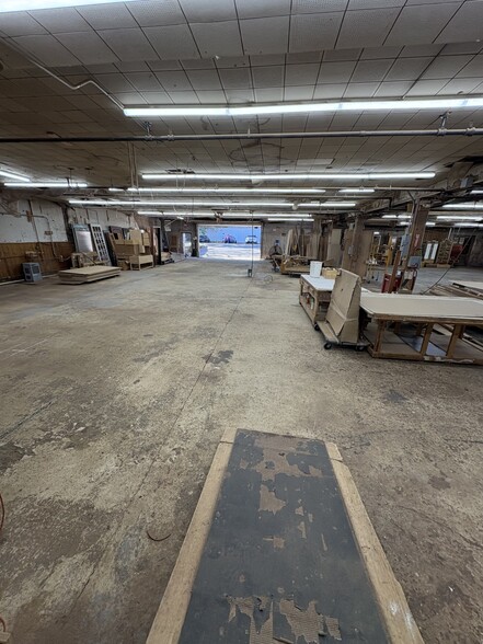 More Photos Of 1340 W Front St, Plainfield Manufacturing For Lease