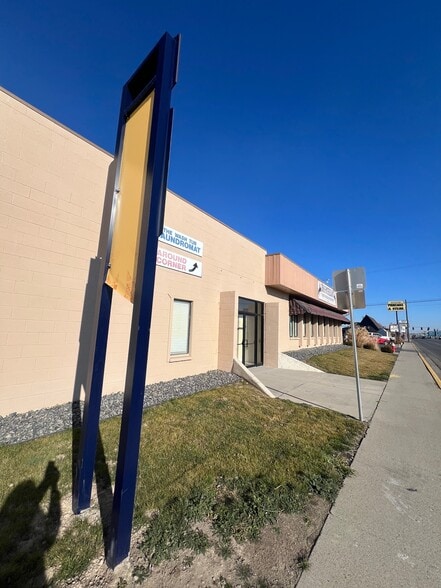 More Photos Of 49 NW 1st St, Ontario Freestanding For Sale