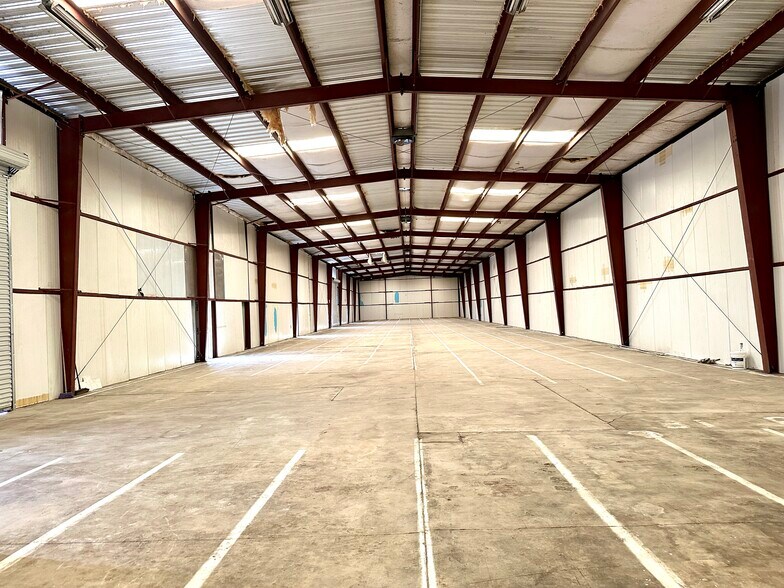 More Photos Of 250 Commerce Ave, Atwater Warehouse For Lease