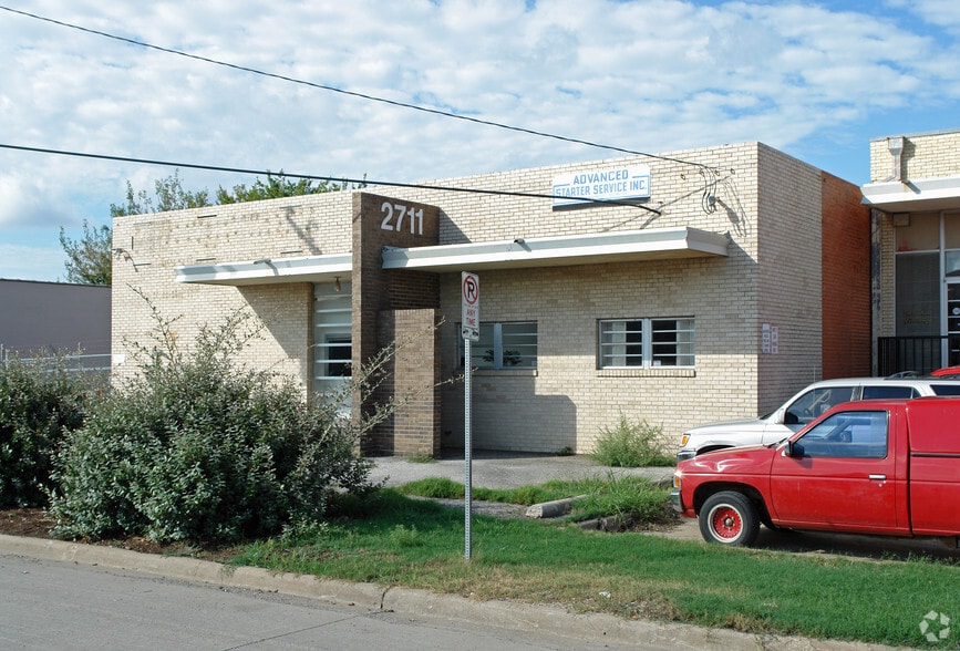 More Photos Of 2711 Irving Blvd, Dallas Light Distribution For Lease