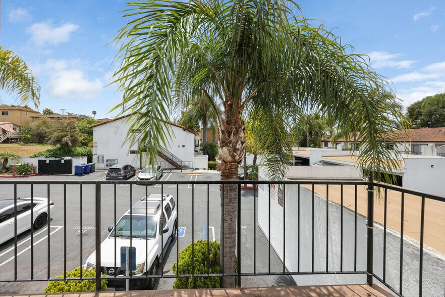 More Photos Of 380 Plymouth Dr, Vista Apartments For Sale