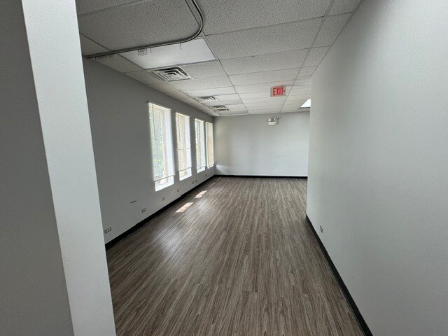 More Photos Of 507 W Kendall Dr, Yorkville Medical For Lease