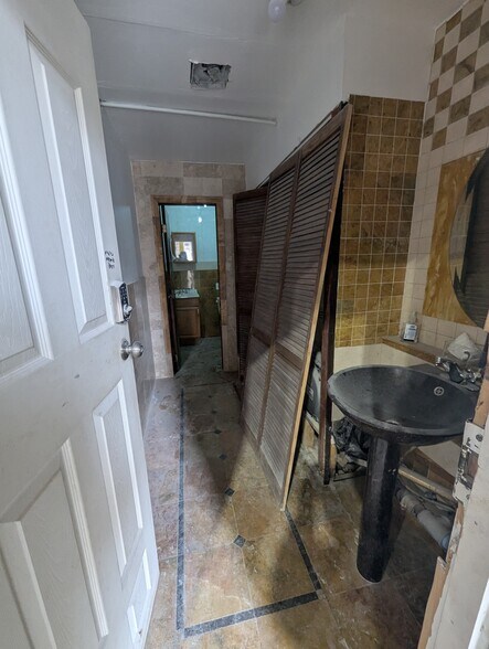 More Photos Of 111 Spencer St, Brooklyn Warehouse For Sale