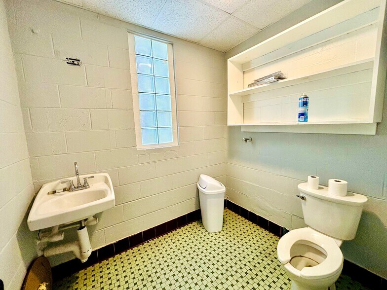 More Photos Of 1701 S Campbell Ave, Springfield Office For Sale