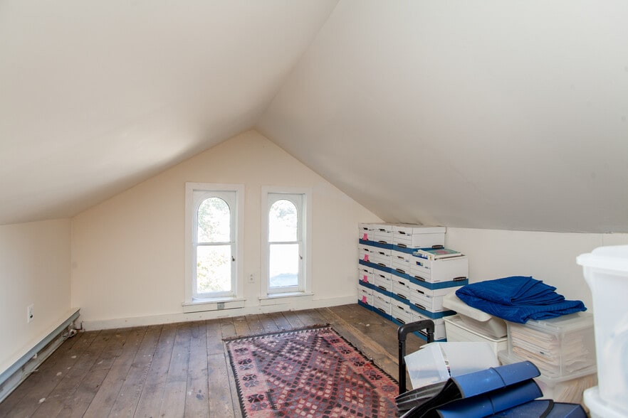 More Photos Of 24 N Main St, Lambertville Office For Sale