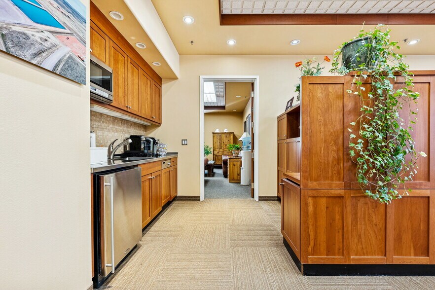 More Photos Of 1910 Main Ave, Durango Office For Sale