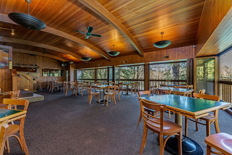 More Photos Of 1325 E Columbia River Hwy, Troutdale Restaurant For Sale