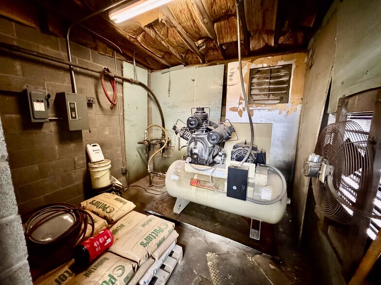 More Photos Of 1050 Triplett Blvd, Akron Warehouse For Sale