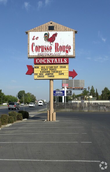 More Photos Of 4647 White Ln, Bakersfield Restaurant For Lease