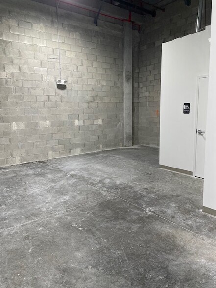 More Photos Of 10890 NW 17th St, Doral Storefront Retail Office For Sale
